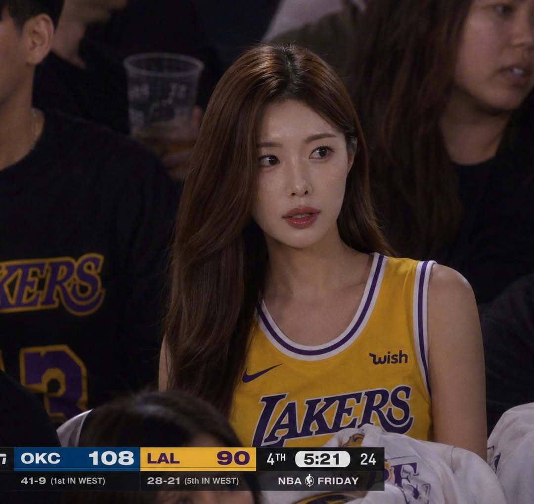 篮天下穿球衣的女孩韩国美女博主金佳恩Imagesvia24k_eun中国