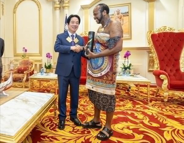 台湾资深媒体人王尚智今日发文讽刺道：“说来可悲，赖清德如此坚定‘突围出访’史瓦帝