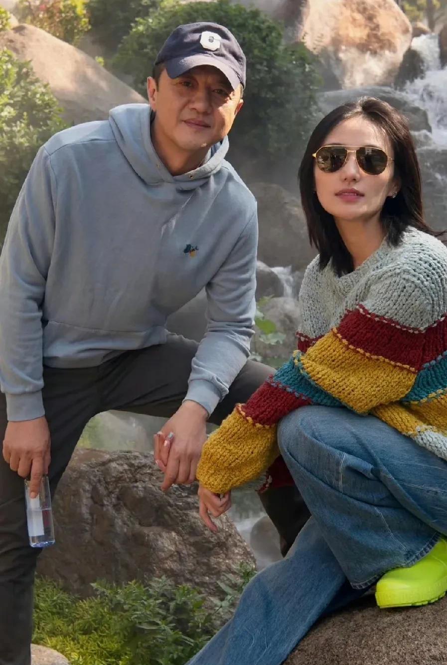 李亚鹏的现任妻子及他与王菲离婚后的财富对比李亚鹏现任妻子是海哈金喜，她是中国内