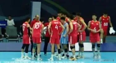 【U19男排世锦赛中国保加利亚第一局，中国队17-25】第一局比赛，中国队的进