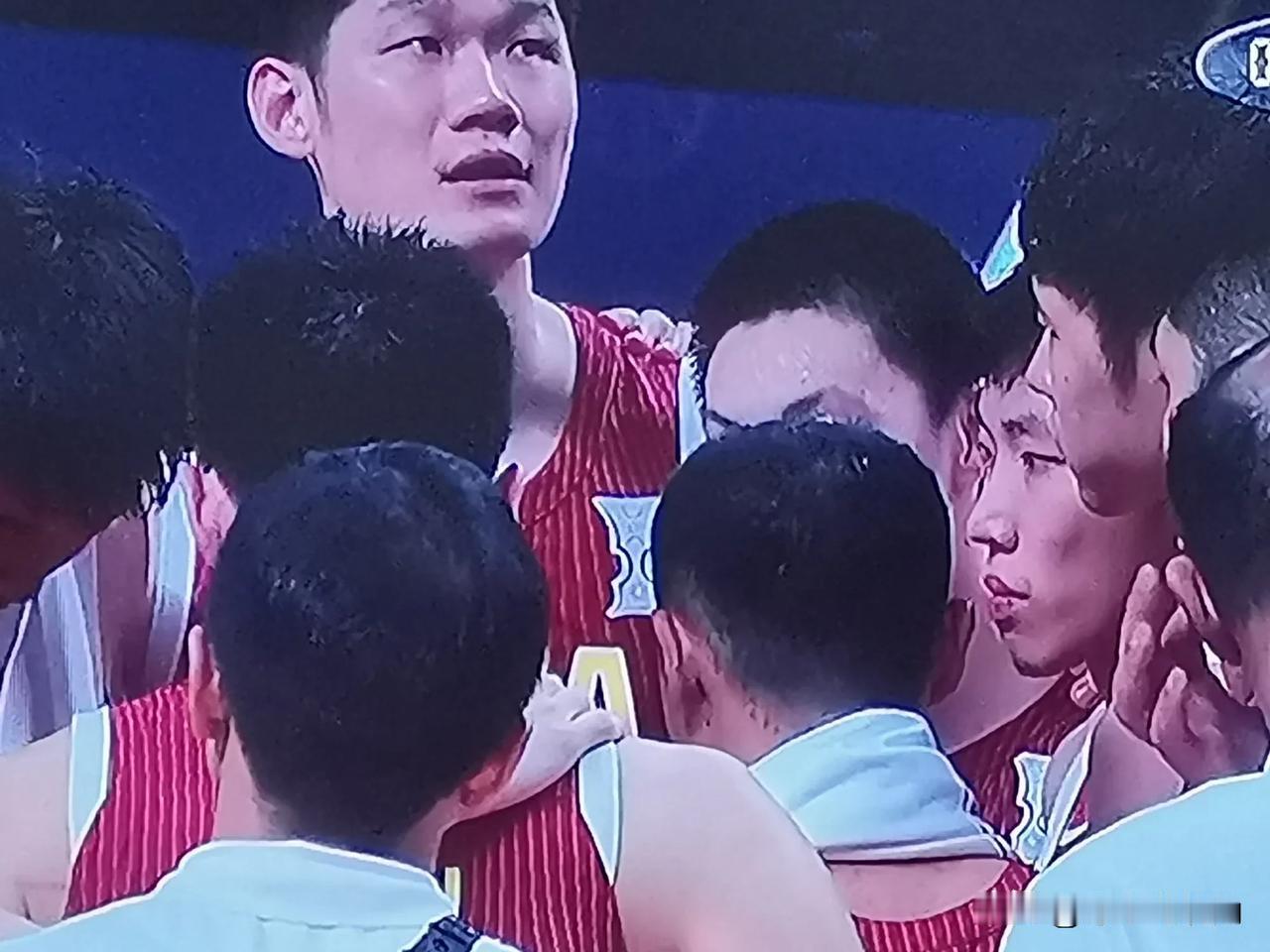 亚洲杯决赛中国男篮输了，89:90一分惜败。输的是有点可惜，大秋一直在看记分牌，