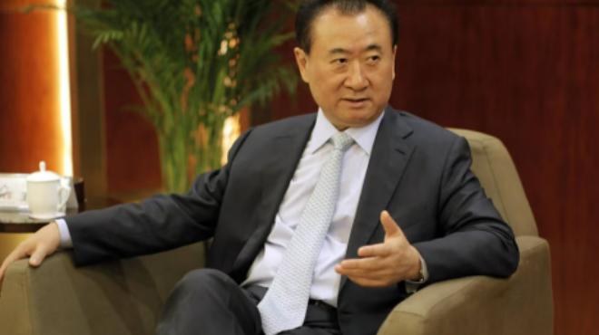 王健林已经惨到什么程度了？72岁，财富从中国首富跌到缩水九成以上，万达广场一座接