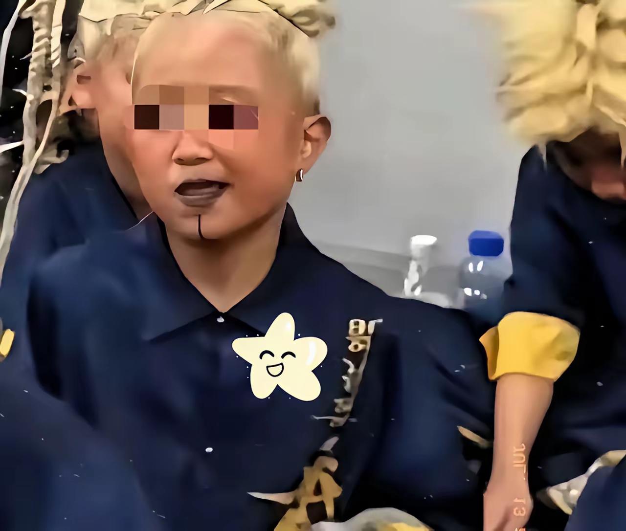 全网气炸！上海少儿舞蹈比赛阴间妆造刷屏，好好的童真全被糟蹋，这也配叫艺术？