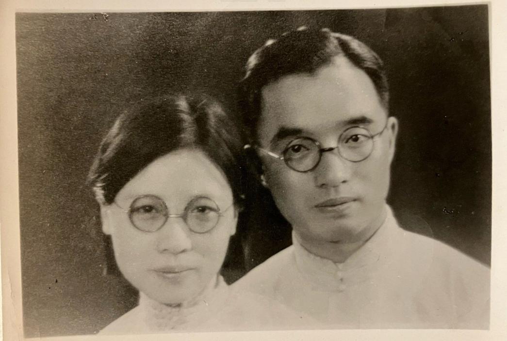 1929年，前妻去世不久，朱自清就对齐白石的徒弟陈竹隐一见钟情，陈竹隐不愿意给他