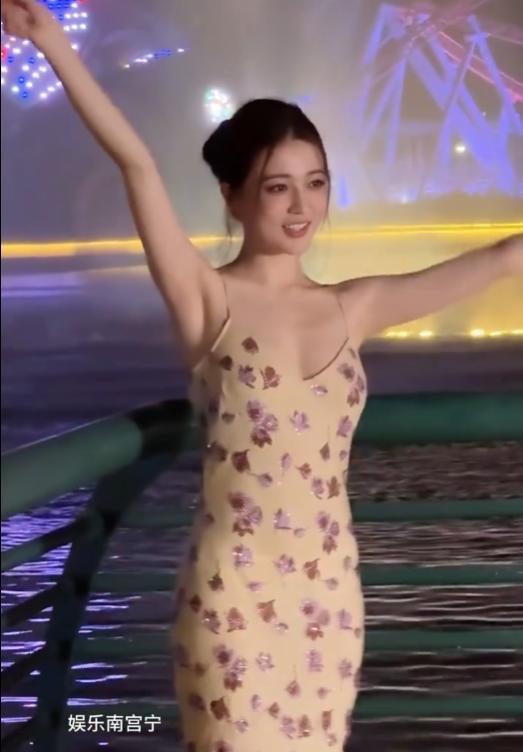 徐璐最新物料，海南欢乐大世界偶遇徐璐