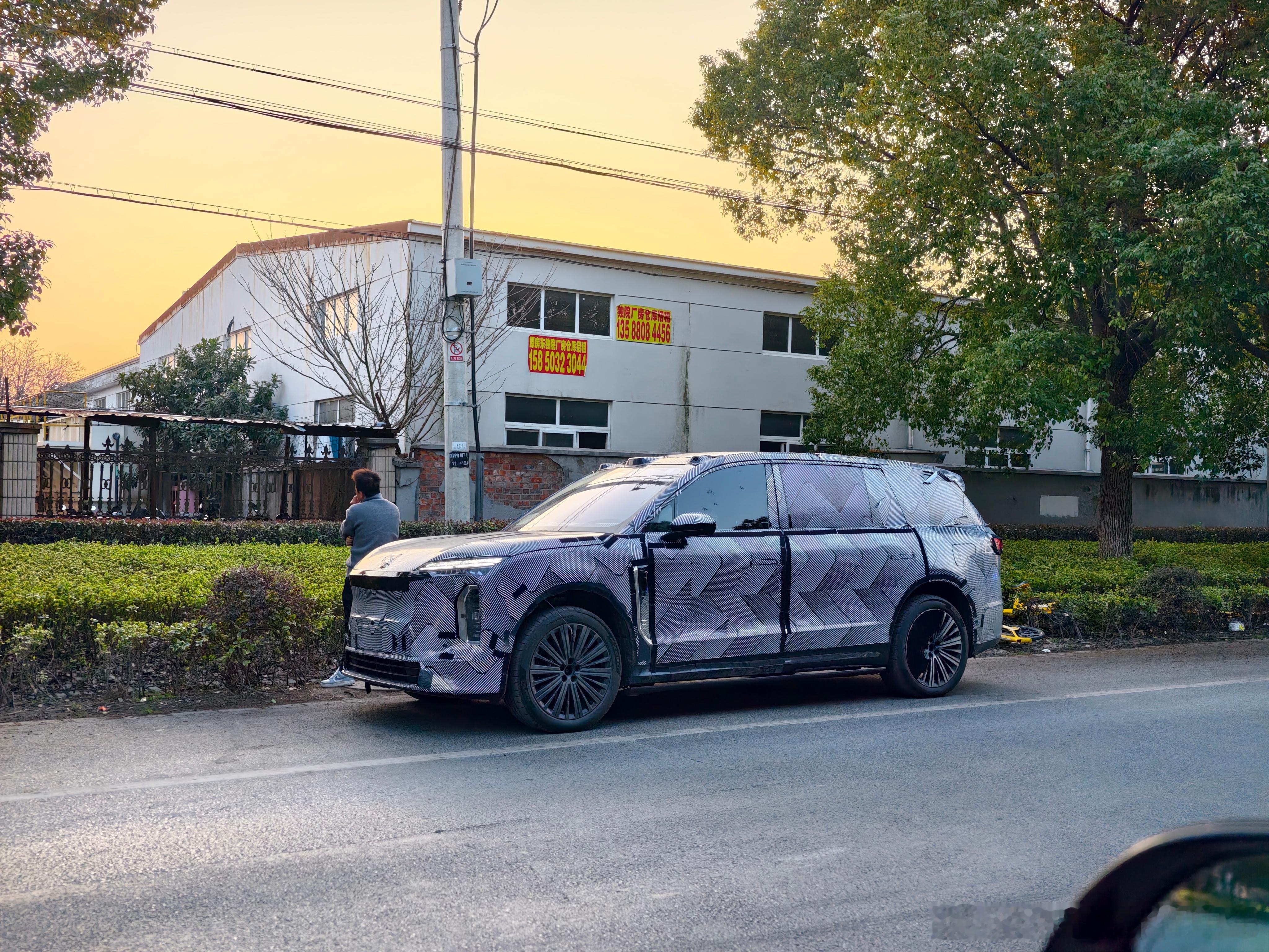 ES9谍照来了，大概还有一个月就开技术发布会，现在开始应该进入ES9的宣发节奏啦