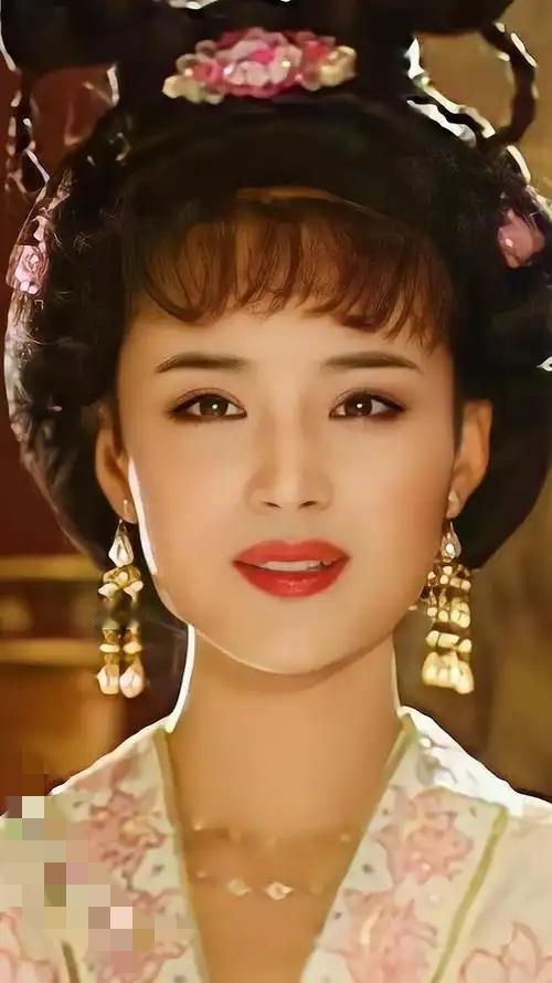 最近刷到茹萍的近照，差点没认出来——当年《武则天》里的上官婉儿，那可是多少人心目