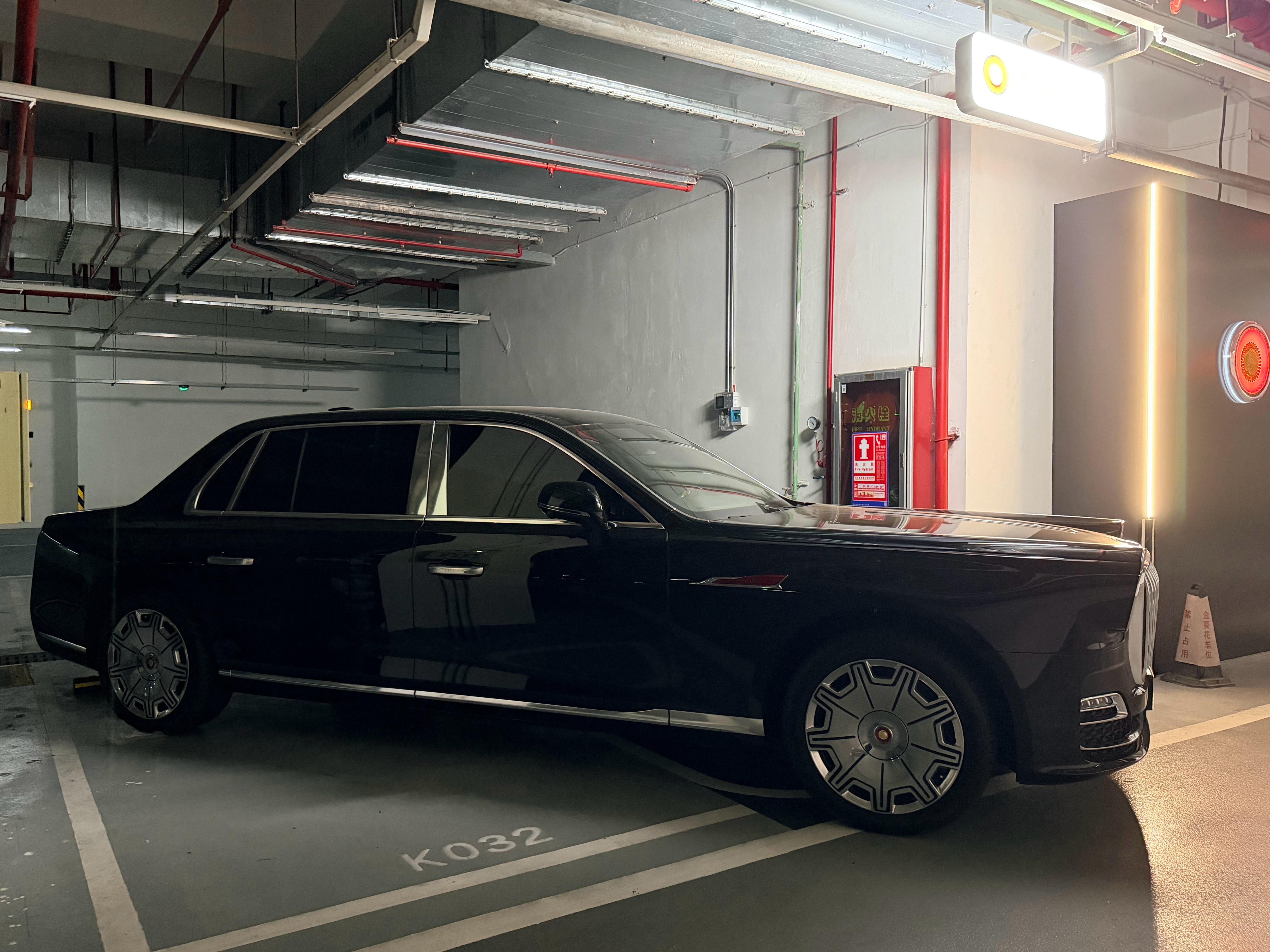 红旗金葵花国礼气场太强了据说现在买红旗国礼基本上不用审核，购买条件很简单只审核该