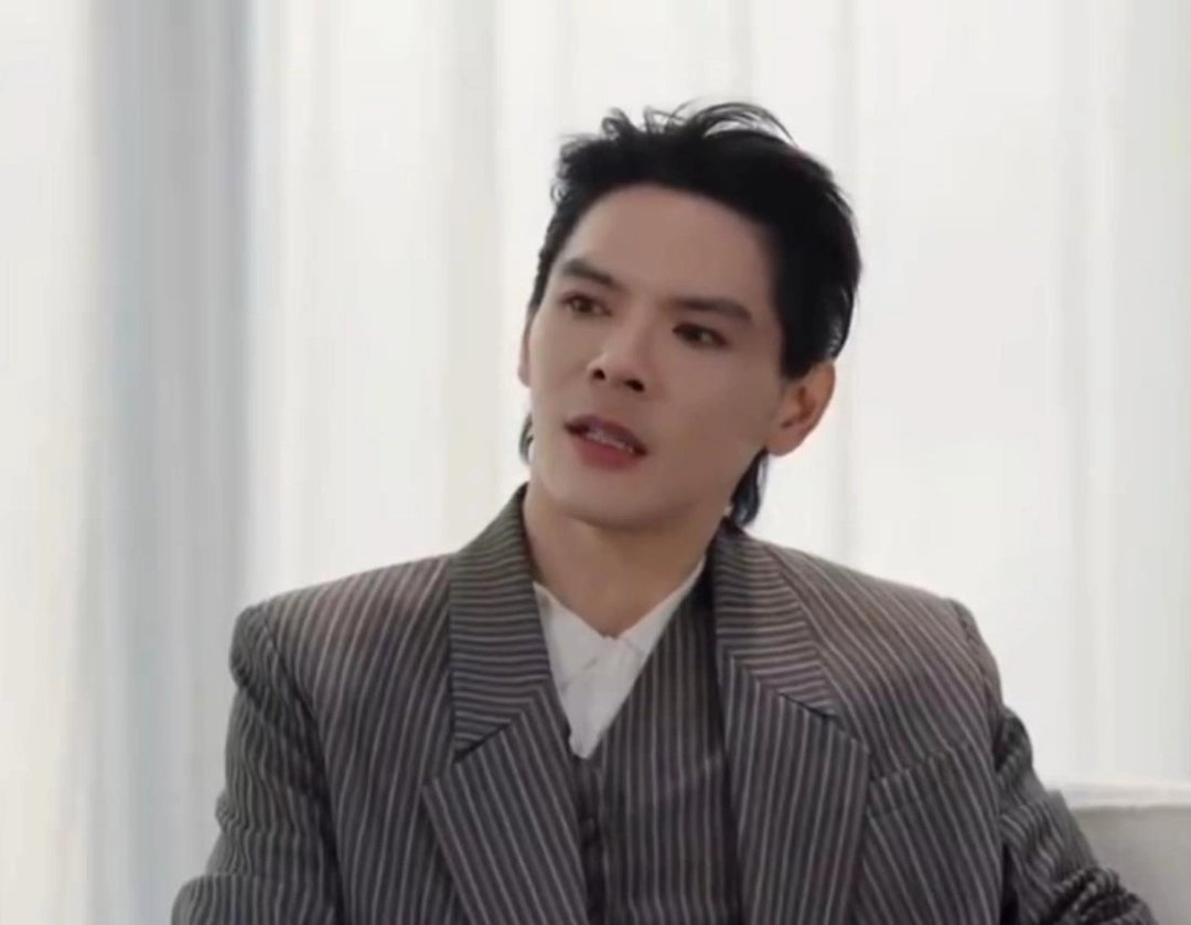 向佐自曝曾被父亲前妻抚养两年，称“她疼我多过我姐姐”娱乐圈里那些剪不断理还乱的家