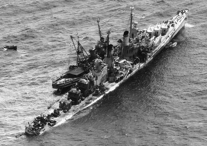 1944年11月3日，轻巡洋舰“里诺”号（USSReno，CL-96）在菲律宾