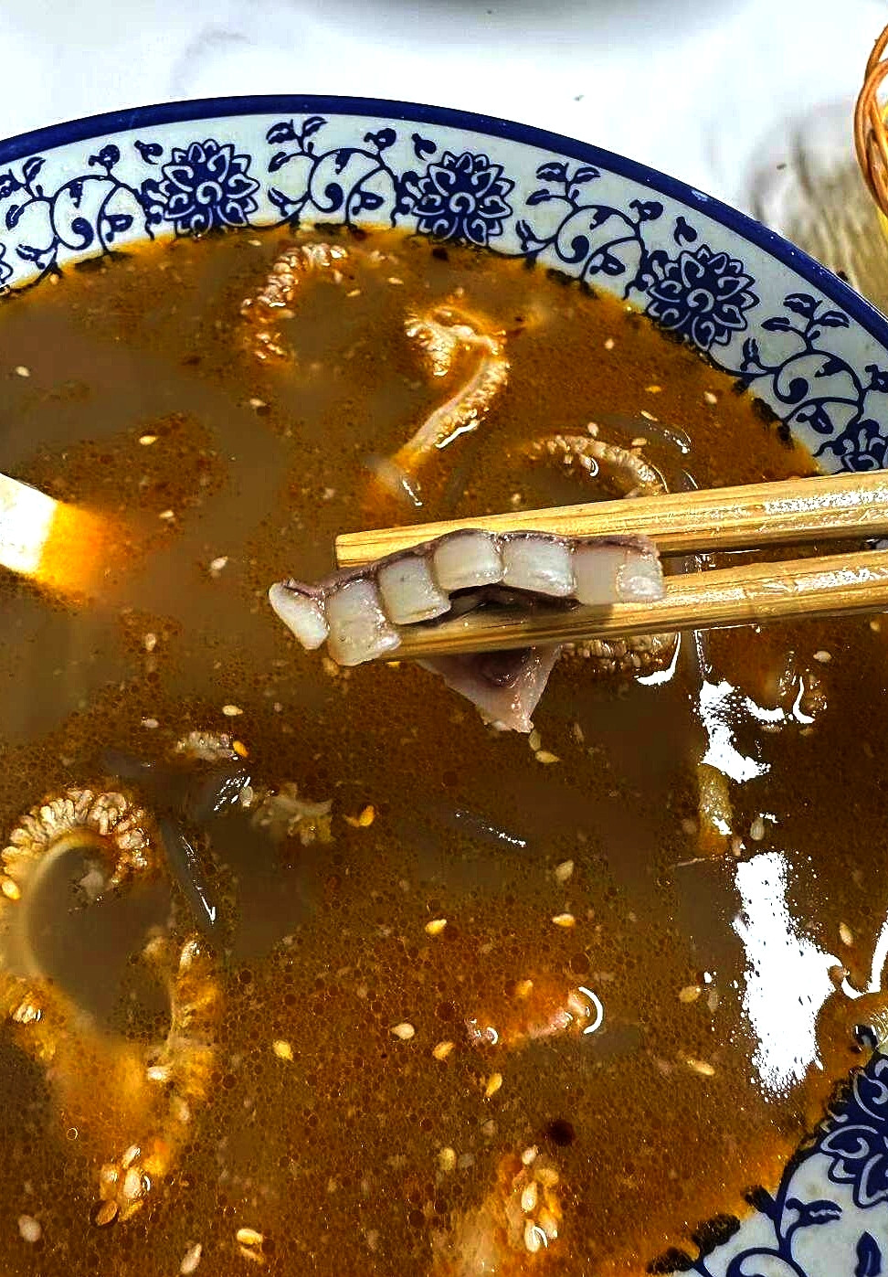 求助！羊汤里这个长得像“牙齿”的是什么东西？