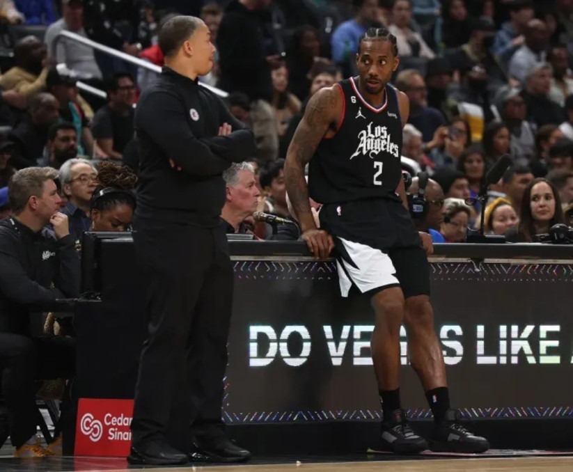 泰伦卢还是太固执了。末节还剩10分钟，快船领先勇士13分的时候，以为勇士要准备