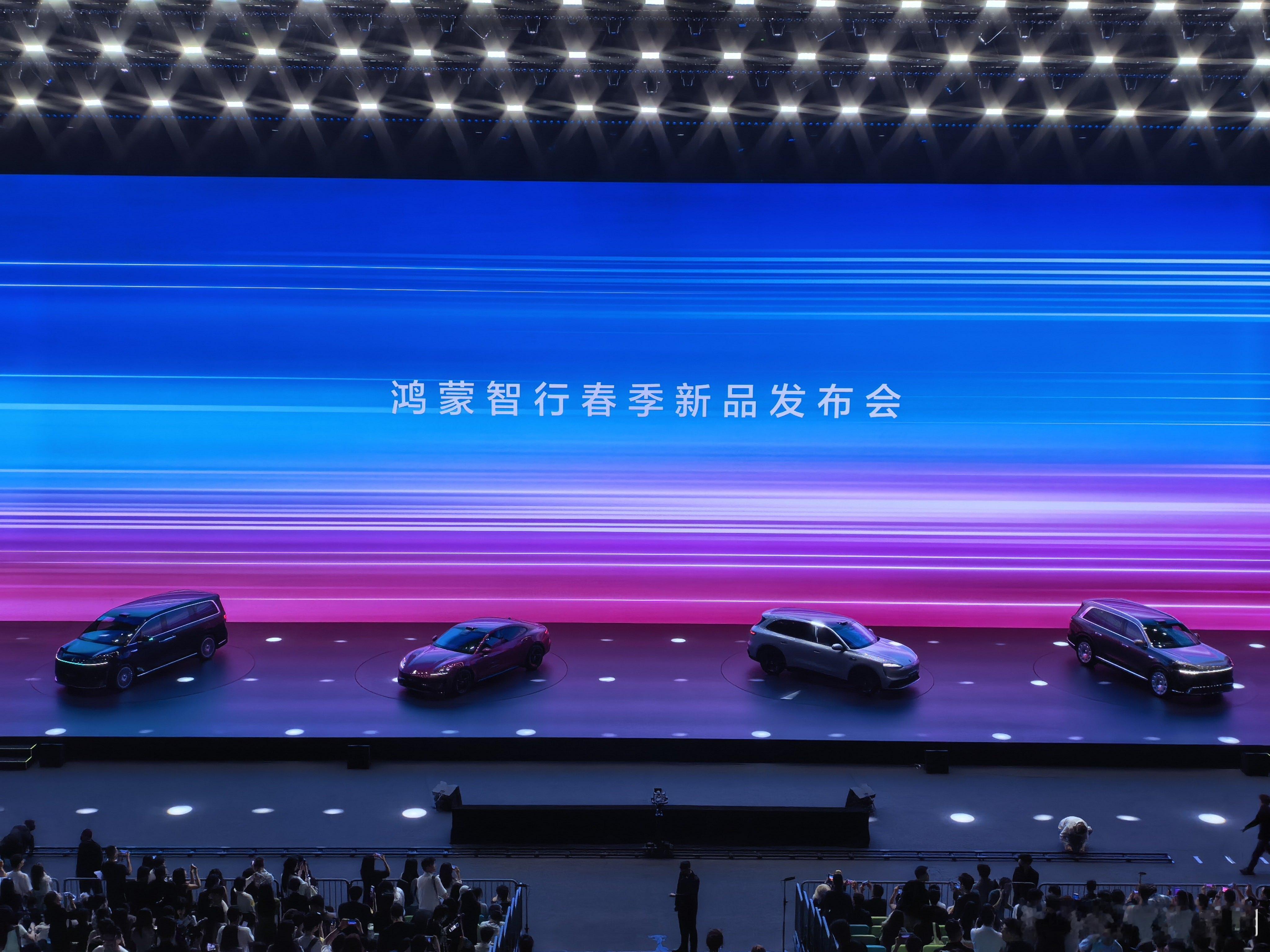 今晚鸿蒙智行发布会最大的亮点，我觉得是这台问界M9Ultimate领世加长版。