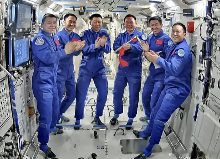 神舟二十号返回推迟，疑因遭遇碎片撞击。面对这突如其来的状况，中国航天没有慌乱。推