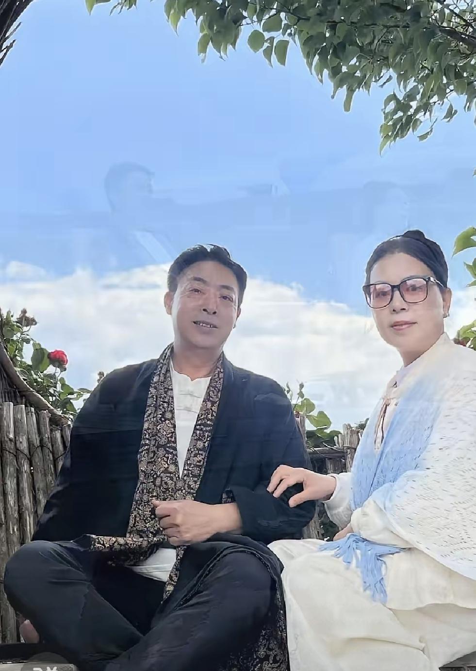 唉唉家人们姐姐们早晨好，刚刚看到一个大娘直播录屏，我的天啊，他又来新借口了啊，大
