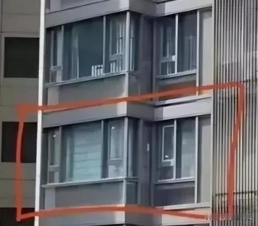 ”要说这邻居间的事，真是无奇不有！“新疆伊宁，戚某见对门谢某的房子空着，一占就是