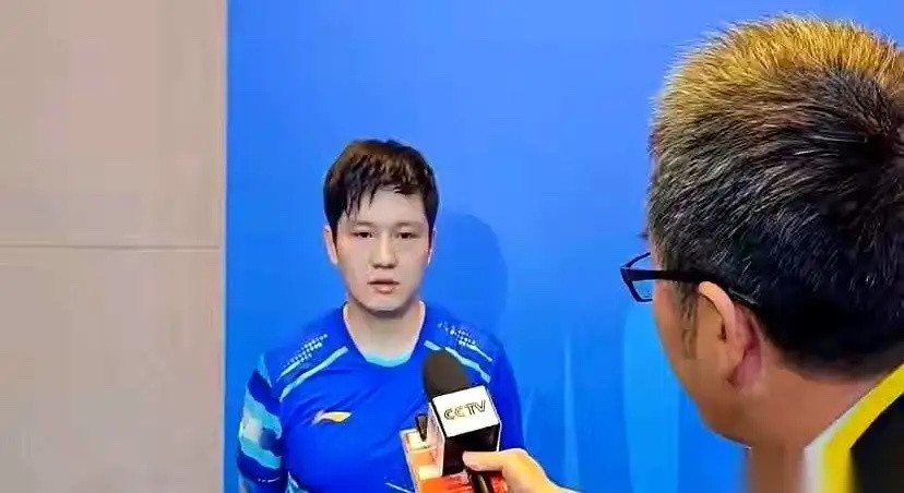 看完樊振东的采访，后背有点发凉。真的，不是开玩笑。他说话，一个字一个字往外蹦，语