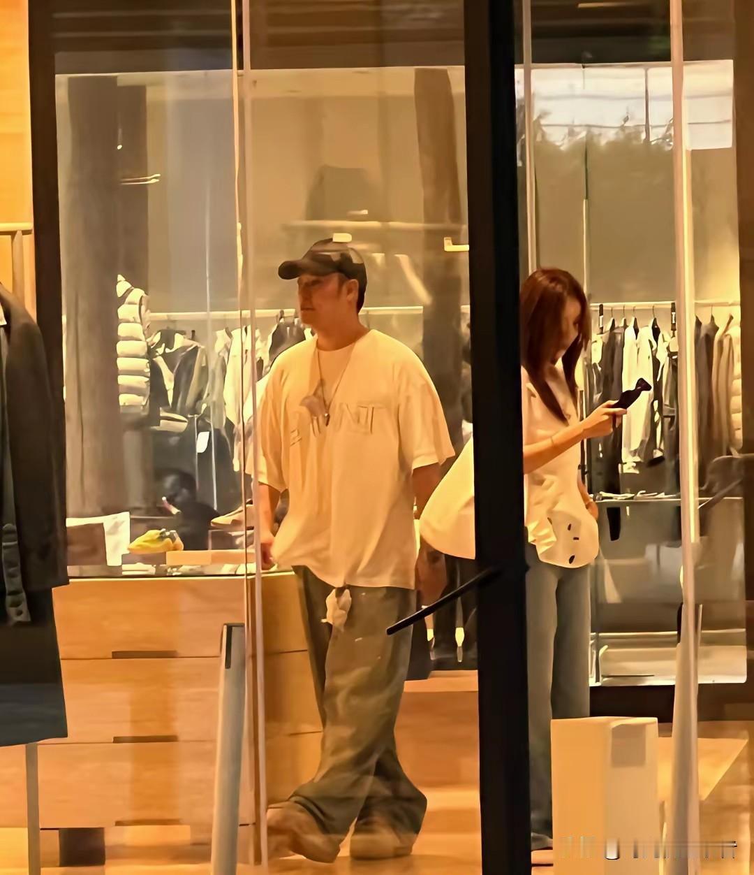 陈赫和张子萱真的太合适了，时间证明了，真爱还是可以长久的。陈赫和张子萱在上海街
