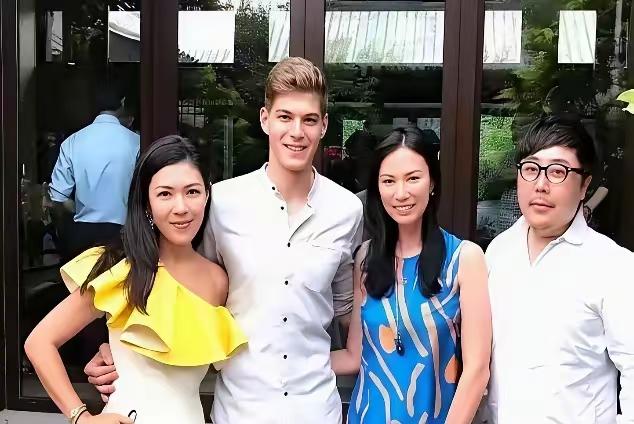 真是缺钱了，婆家家底不厚实吗？一个嫁外国的女人，为外国人生儿育女，还回国捞金，现