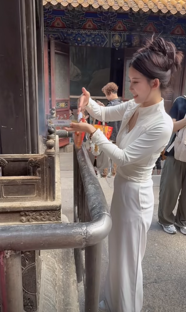 一天天的不努力相信这些。。。