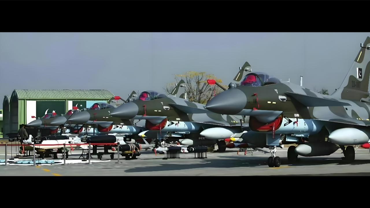 巴铁76架歼-10CE已到位，为何还在等中国一款“不出口”的重型机？76架！巴