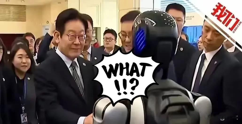 李在明这一跑，怕是连夜买的站票。说是行程紧，谁信？真正的暴击，就发生在那只