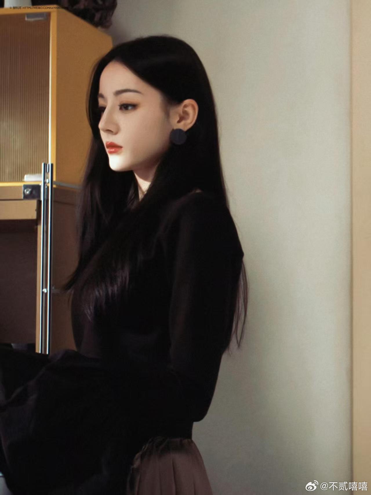 谁能想到最会拍迪丽热巴的竟然是男频导演田里，在他镜头下的热巴没有一帧是不美的