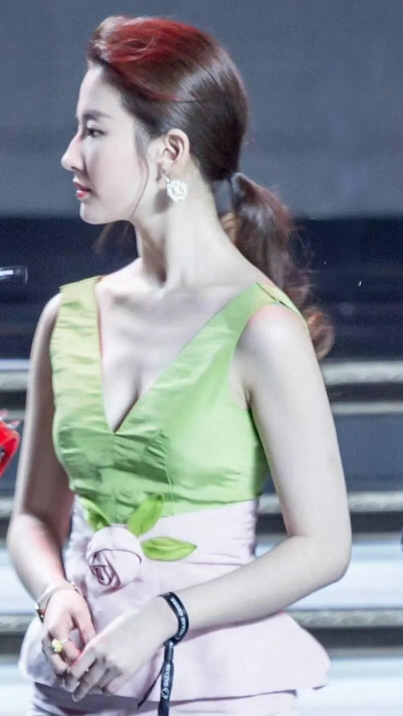 数十年如一日的美貌刘亦菲[赞]