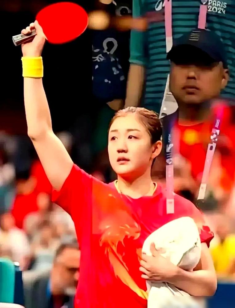 巴黎奥运会女单决赛，最让我破防的，不是金牌，是看台上的一个男人。每次陈梦打出