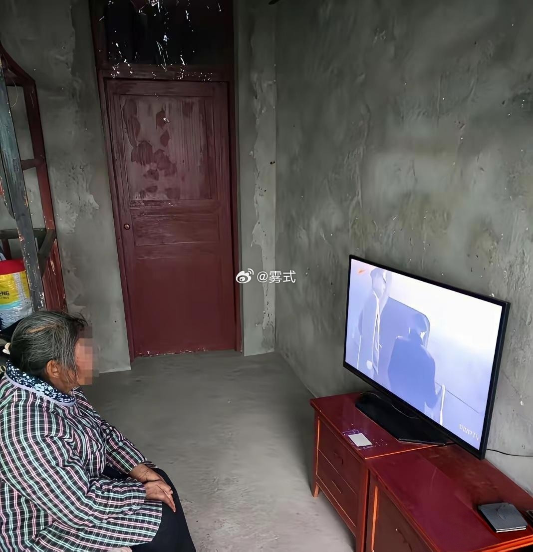 为了老人能看上电视居然这么做，真是绝了