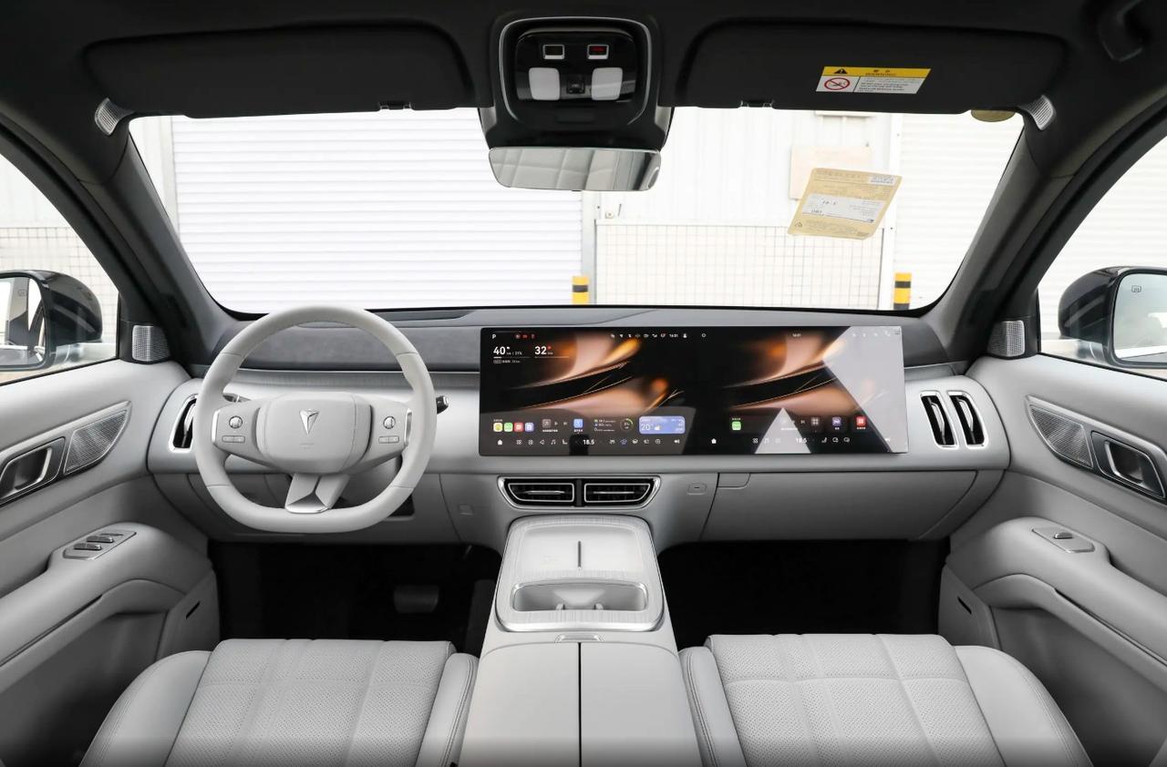 昨天晚上，几个朋友小聚，聊到现在国产大SUV。特别提到银河M9和深蓝S09，说银