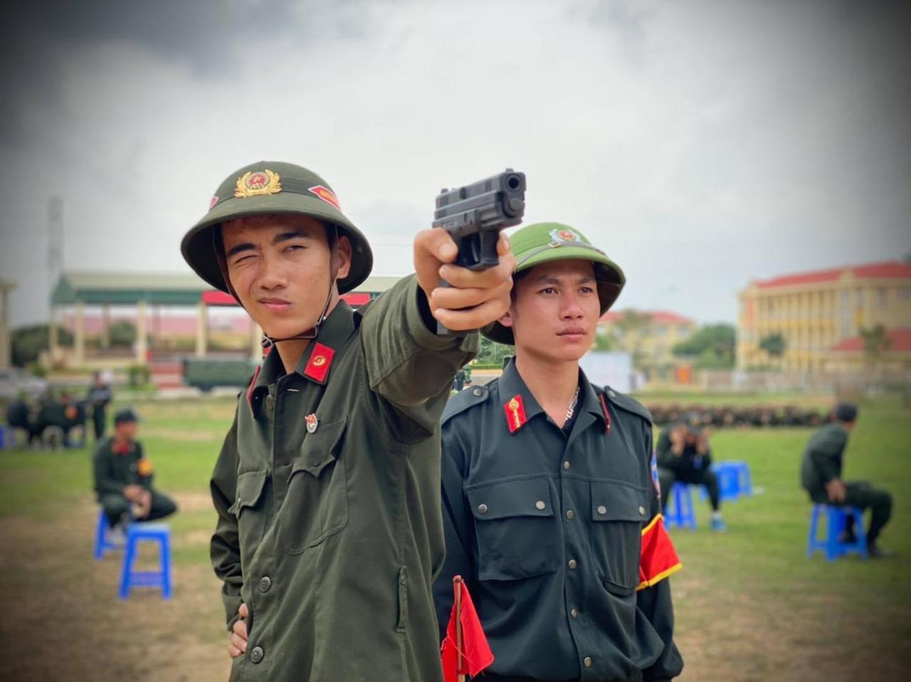 越南公安的HS-XD9半自动手枪HS-XD9半自动手枪是美国斯普林菲尔德生产的
