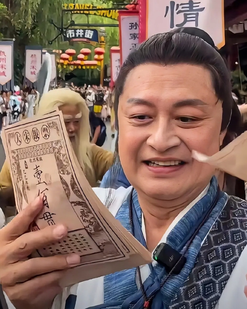 马景涛有点不对劲啊！你说他有钱吧他接商演，甚至沦落街头卖艺，大夏天在直播间