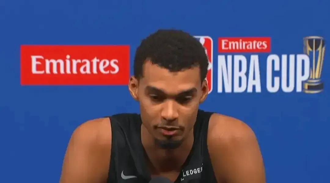 替补的状元打爆了全明星。文班亚马坐在板凳上看着切特半场拿15分，然后站起来，用四