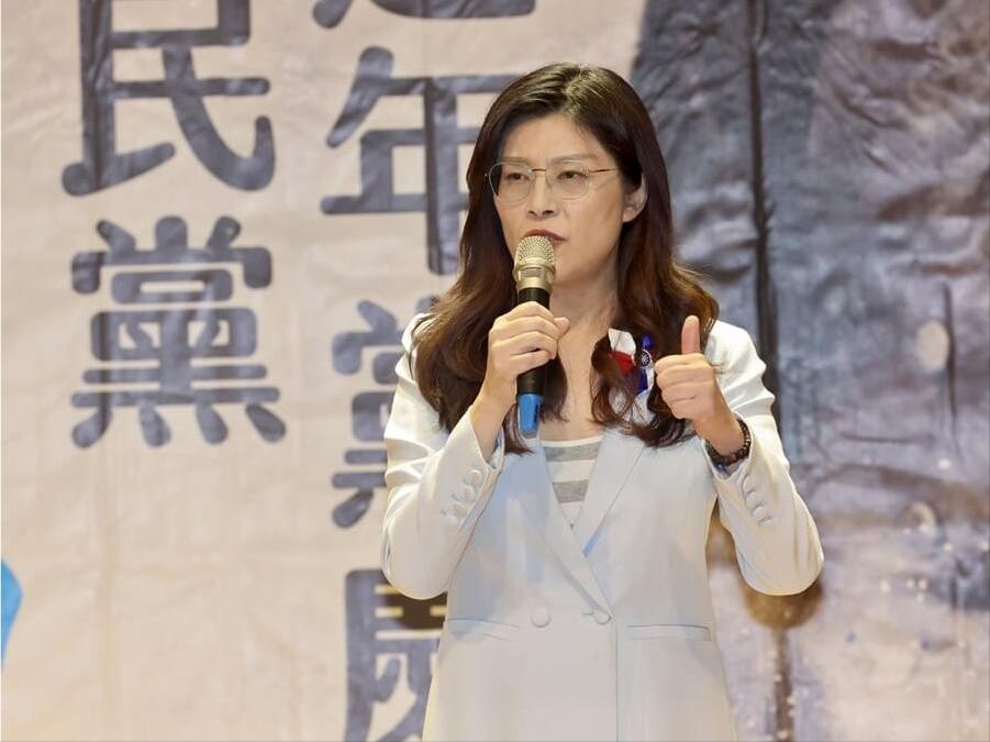 民进党三张门票说造谣郑丽文郑丽文狠批12月7日绿媒《自由时报》头版揭露独