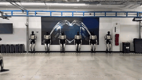 看来全球的人形机器人团队最近估计是彻夜难眠了，因为特斯拉最新展示了擎天柱机器人两