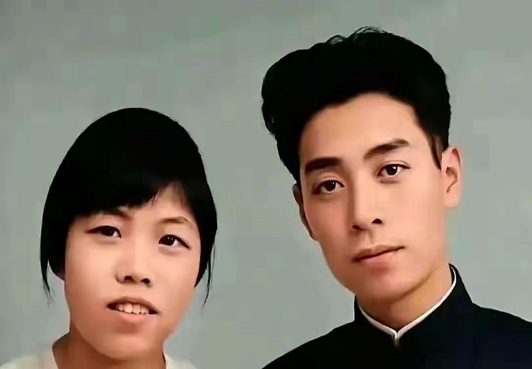 说出来不怕大家笑，以前我真觉得邓颖超配不上周总理，总觉得那样温润又耀眼的人，身边