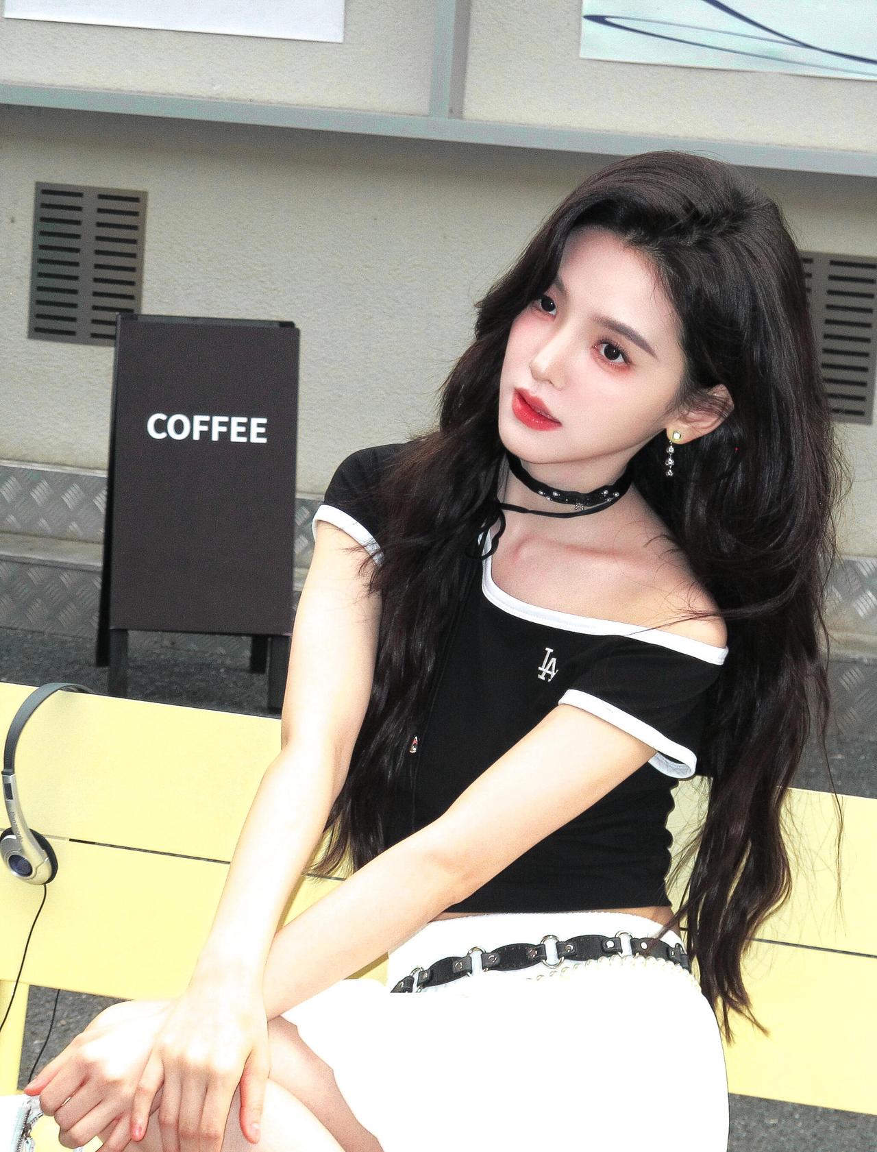 章若楠｜松针与黑咖啡​​​