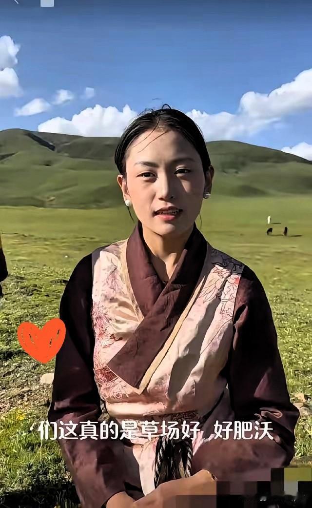 藏族女孩拥忠因为老爸不同意，跟江西男友亮仔分手了，家里一百多头牦牛，她是独女得守