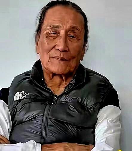 砸几百万给老父亲养老就算天花板了？别急着酸，谢霆锋给谢贤组的这套“神级”养老局