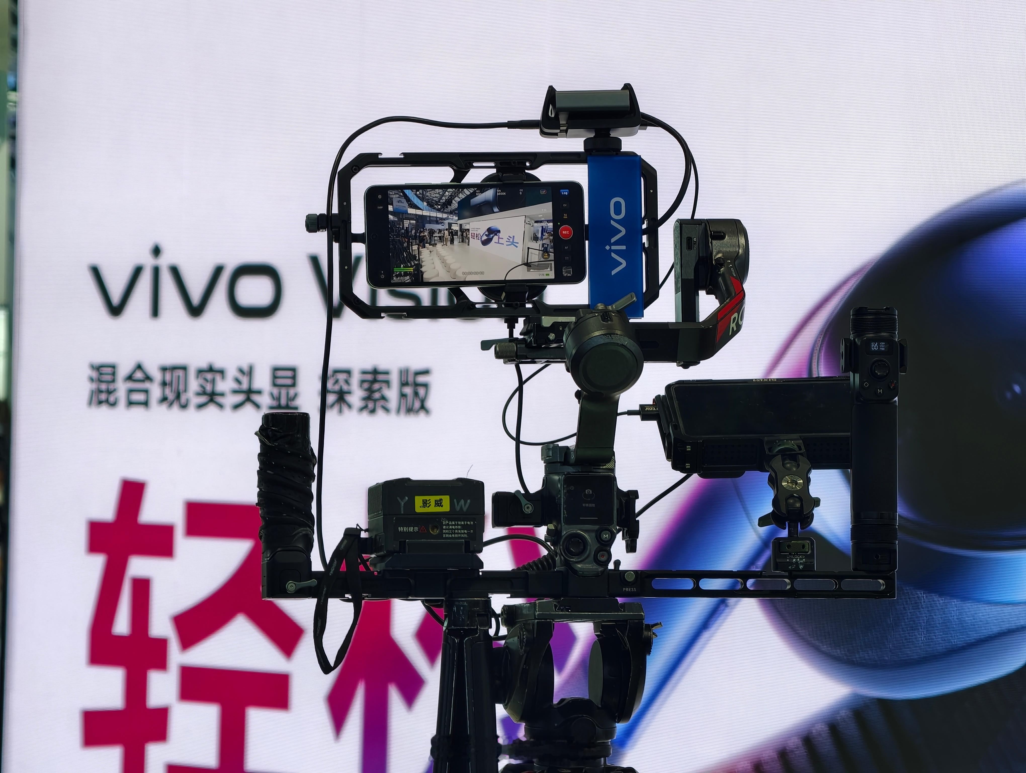 发现一个重点，这一次vivoMWC现场的拍摄，是vivoX300Ultra