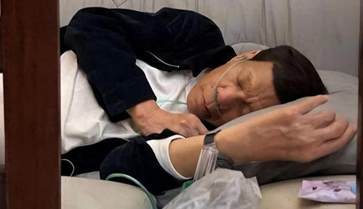 莎拉收到紧急通知，老杜在拘留所昏倒在地，已失去意识被紧急送医27日，菲律宾副总