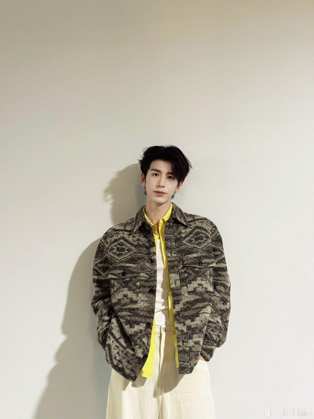 敖瑞鹏被认成张凌赫都是顶级浓颜被认错也是情有可原！你俩能不能同框一下给我看看