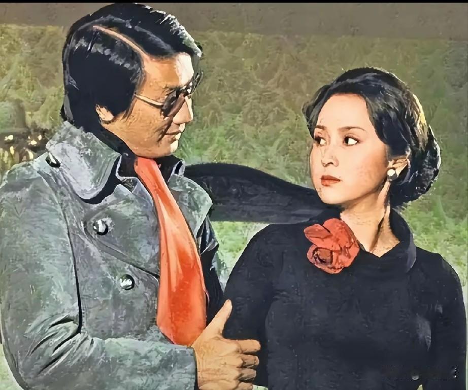 谢贤和甄珍的故事，就像一部充满遗憾的老电影。1974年，他们在台湾拍电影时相识，