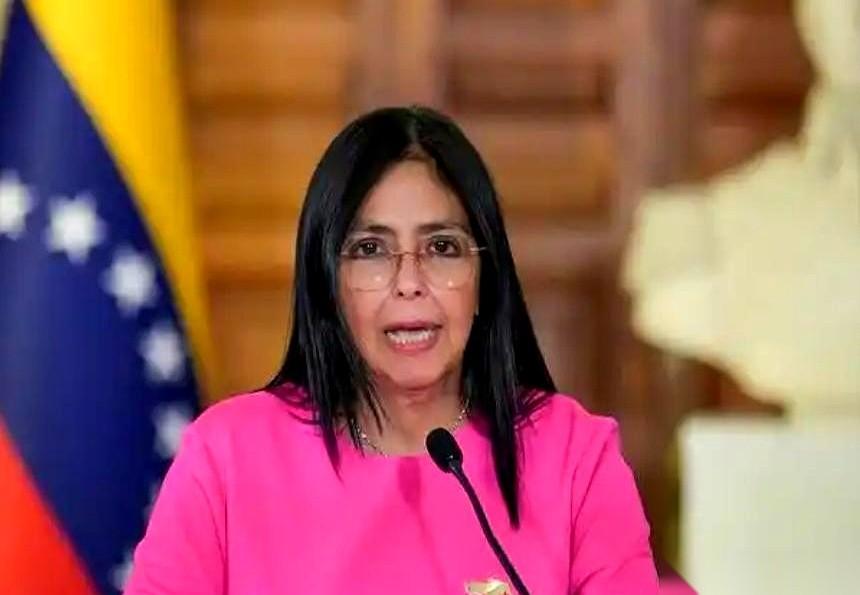 一通电话，3亿美元到账。前一秒还义正严词地谴责人家是侵略者，后一秒钱就进了国库