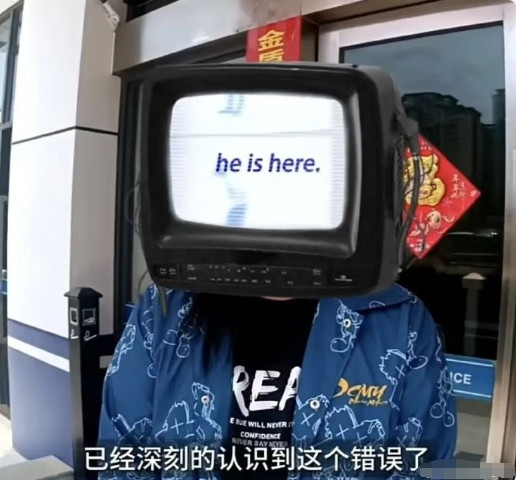 一时泄愤扔电车，行政拘留悔已迟。近日，昆明一男子因共享电动自行车突发断电、小