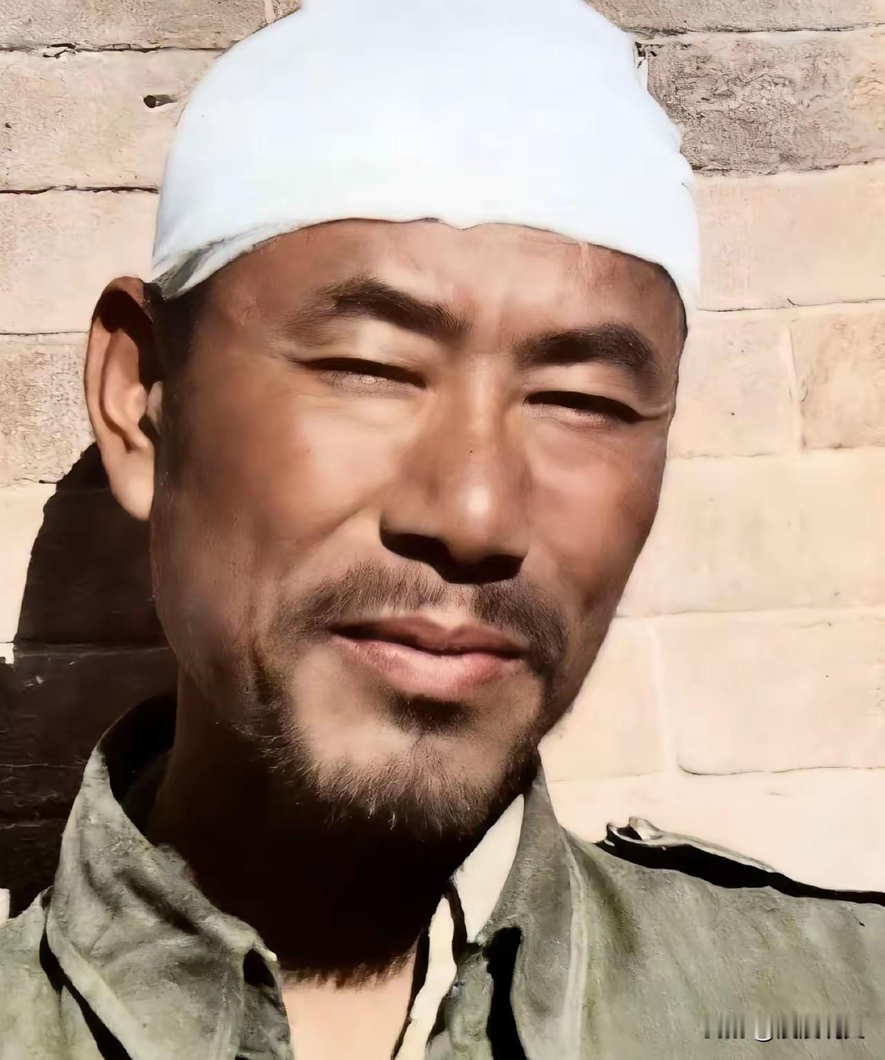 1948年，阎锡山的四十九师师长张翼，在山西省寿阳盂县被俘，一张罕见的留影，照片