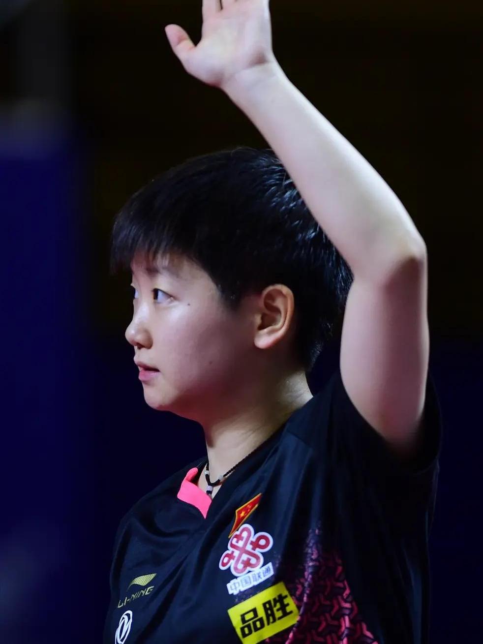 你如何看待刘国梁对孙颖莎的关怀刘国梁对孙颖莎的关怀意义非凡。技术上，他倾囊相授，