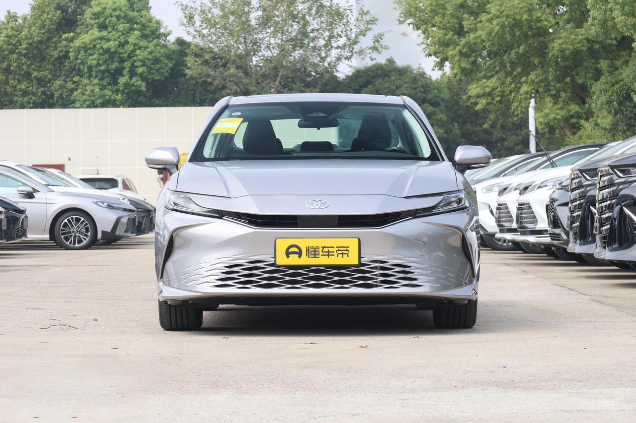 手里攥着15万想买台合资B级轿车，想买日系家用代步、商务通勤、长途高速都能兼顾，