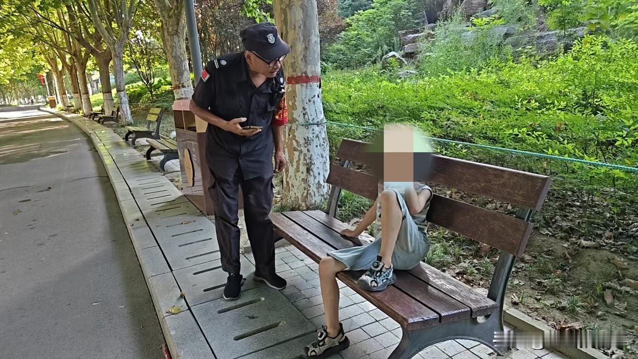 真吓人，七岁男孩儿跳进西流湖！万幸的是被及时发现！2026年8月24日下午五点